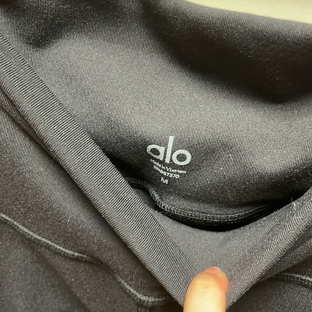 ALO Yoga leggings - Picture 2 of 4